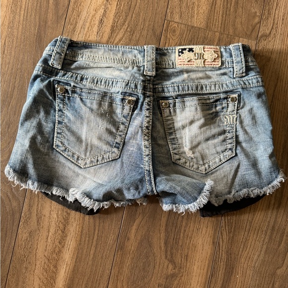Miss Me - Embroidered Stretch Short - 27 - Picture 6 of 9